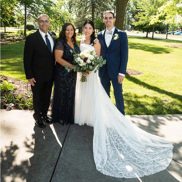 Made with Love Lace Wedding Gown (Ivory Size 2) - Picture 3 of 16